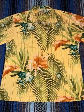Tommy Bahama Floral Pattern Hawaiian Shirt